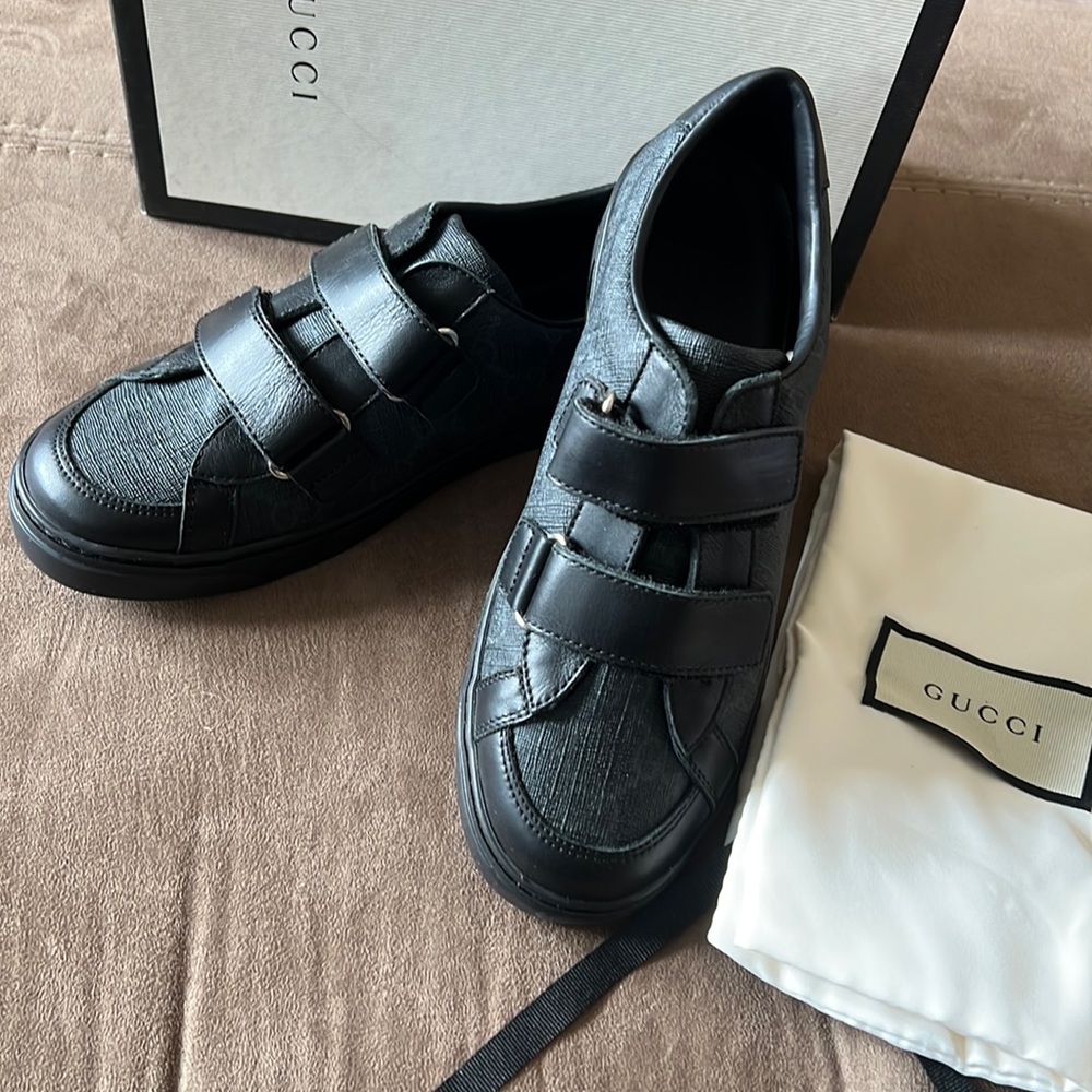 New in box Gucci Big Kids Sneakers Sz 1 US or 33 Euro